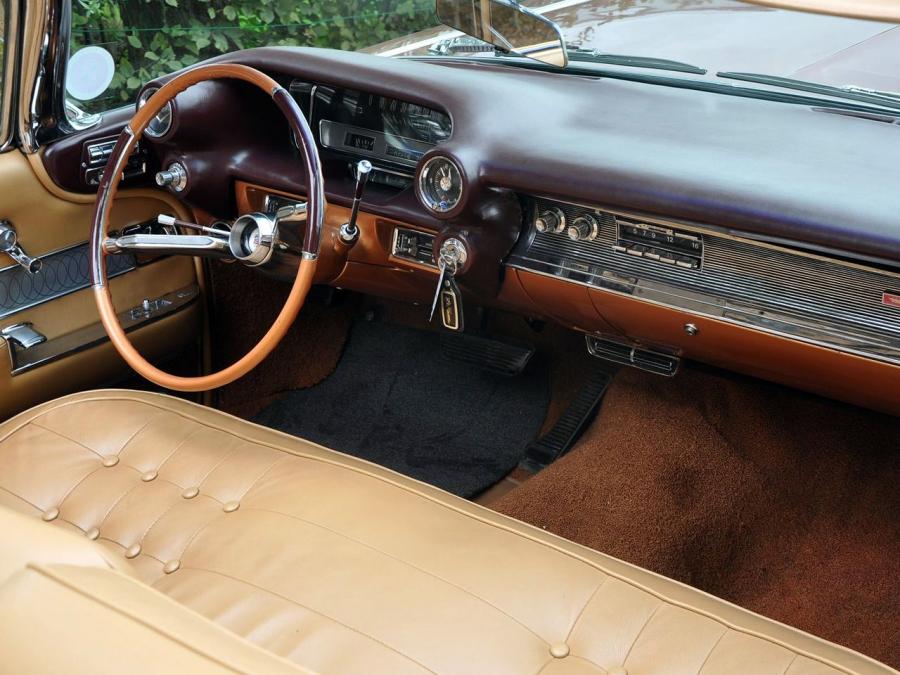 Интерьер Cadillac Series 62 Convertible (6267F) 1960 года  (фото 2 из 23)